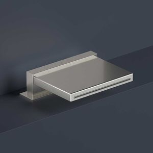 caño para bañera de latón