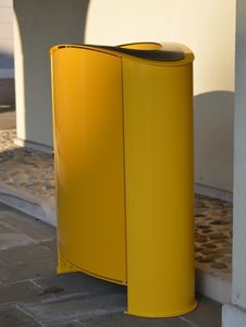 cubo de basura público