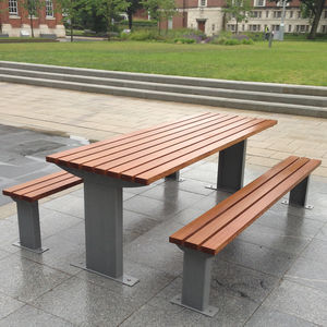 conjunto de mesa y banco contemporáneo