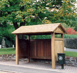 parada de autobús de madera