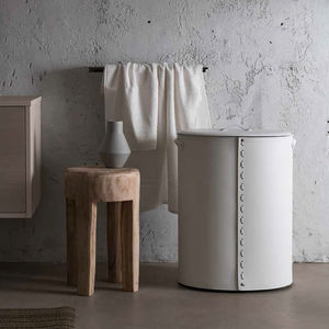 cesta para la ropa de cuero