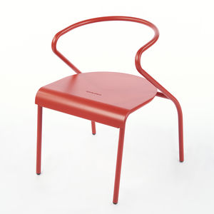 silla de comedor de diseño original / con reposabrazos / de acero con revestimiento en polvo / para hotel