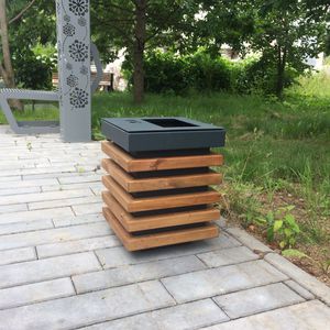 cubo de basura público / de acero galvanizado / de acero con revestimiento en polvo / de pino
