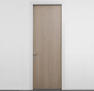 puerta a ras
