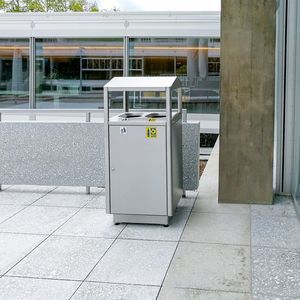 cubo de basura público
