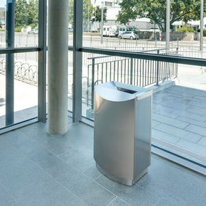 cubo de basura de acero inoxidable