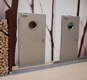 puerta de servicio