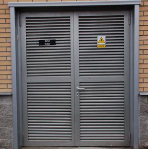 puerta de servicio