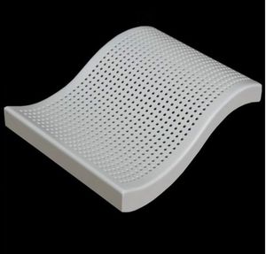 revestimiento de fachada de paneles / de aluminio / perforado / blanco
