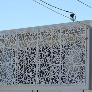 revestimiento de fachada de paneles / de aluminio / perforado / aspecto metal
