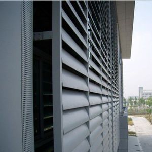 celosía con lamas de aluminio / para fachada / horizontal