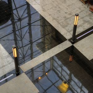 columna luminosa contemporánea