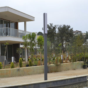 columna luminosa de diseño minimalista