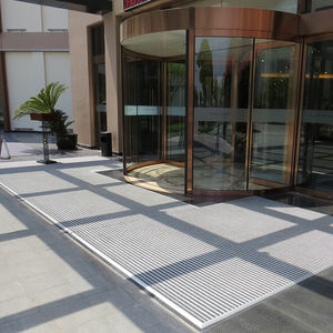alfombra de entrada para edificio público