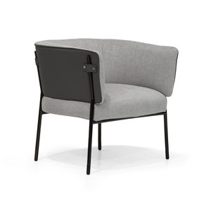 sillón contemporáneo / de cuero / de metal lacado / con patas estándar