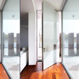 puerta de entrada / pivotante / con vidrio de seguridad / aluminio