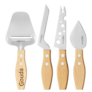 cuchillo para queso con mango de madera