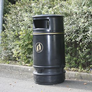 cubo de basura público / de polietileno / para espacio público / clásico