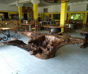 mesa de comedor de estilo rústico