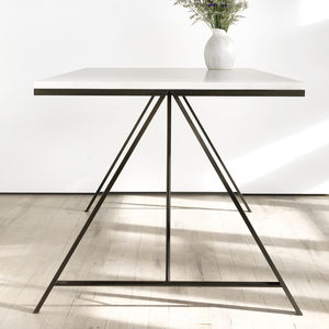 mesa contemporánea