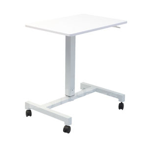 mesa de ordenador. con ruedas