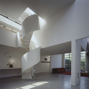 escalera helicoidal / de hormigón armado / con peldaños de hormigón / con contrahuellas