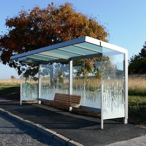 parada de autobús de vidrio