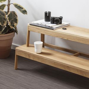 conjunto de mesa y banco contemporáneo