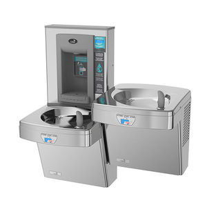 fuente de agua con mando electrónico