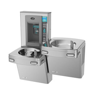 fuente de agua con mando electrónico