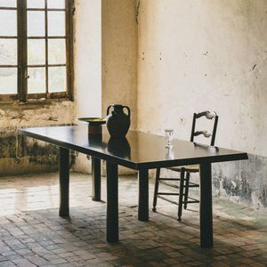 mesa contemporánea