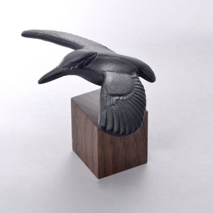 escultura de hierro fundido