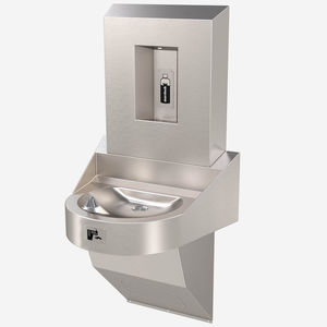 fuente de agua con mando electrónico