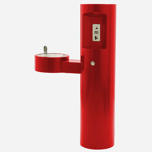 fuente de agua con mando electrónico