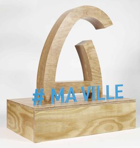 escultura de madera pintada