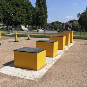 recorrido de obstáculos para instalación deportiva