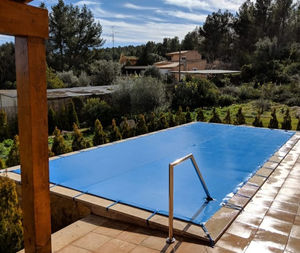 cubierta para piscina con ojales