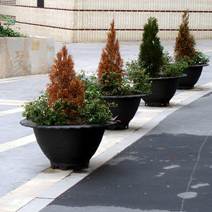 jardinera de hierro fundido