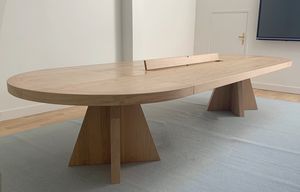 mesa de reuniones contemporánea