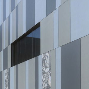 panel sándwich aislante para fachada ventilada