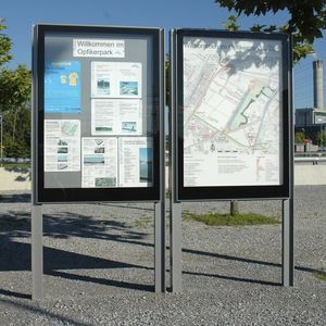 panel publicitario de pie