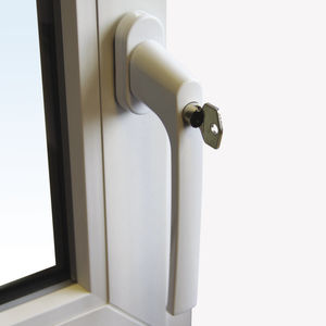 tirador de ventana oscilobatiente
