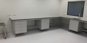 mesa contemporánea
