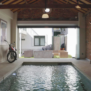 piscina con fondo móvil
