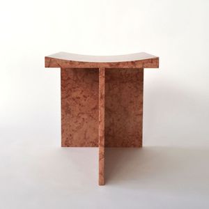 taburete de diseño minimalista