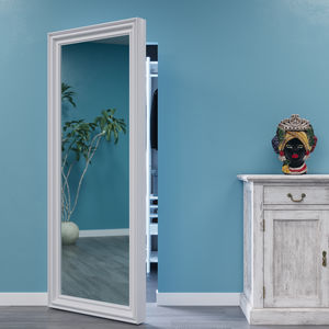 puerta con espejo