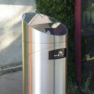 cubo de basura público