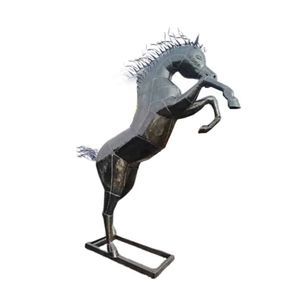 escultura de metal