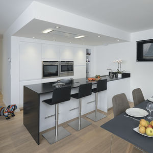 cocina contemporánea / de madera lacada / con isla / con asideros