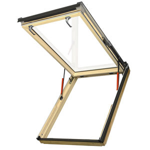 ventana de tejado de madera